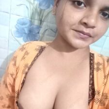 Hot Indian Bhabhi Turns Up the Heat in a Bold Private Moment