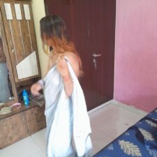 Desi Aunty Exposing Juicy Indian Big Boobs