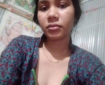 Hijabi Bengali Exposing Her Big Boobs