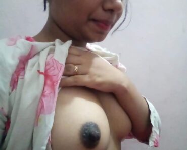 Cute Punjabi 18 Year Old Teen With Big Boobs Photos