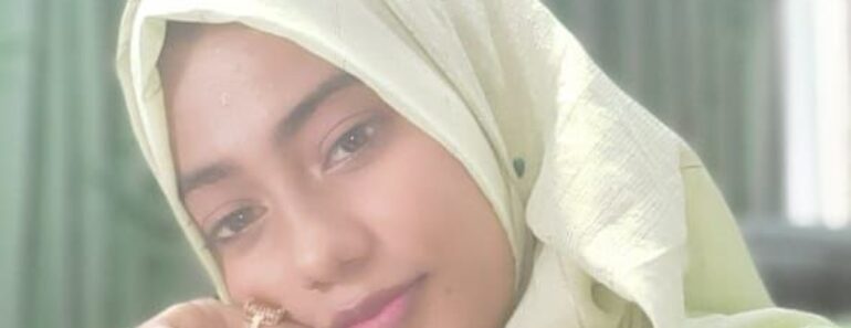Natural Tits 18 Year Old Bengali College Girl Exposing
