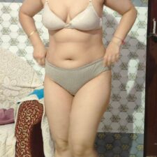 Desi Bhabhi Homemade Showing Juicy Big Boobs