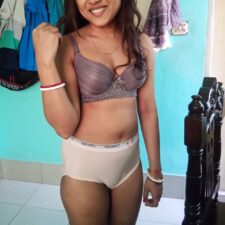 Real Life Bengali Bhabhi Filmed Naked In Bedroom