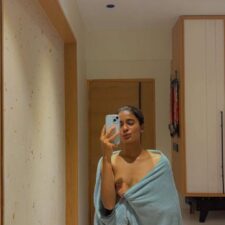 Skinny Indian College Girl Taking Her Nude Seflie