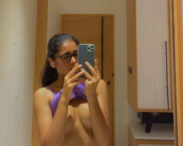 Skinny Indian College Girl Taking Her Nude Seflie