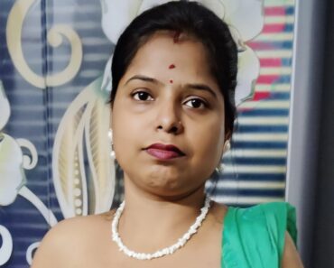 Gorgeous Indian Bengali MILF Wife Caught on Camera